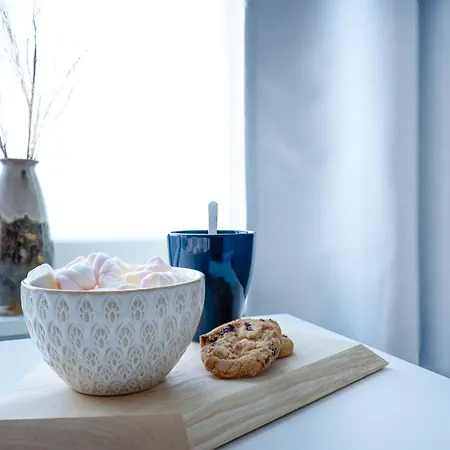 Charming Vintage In Center *