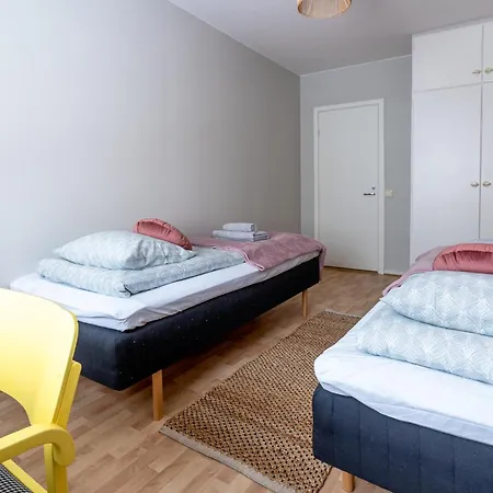 Charming Vintage In Center *