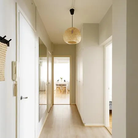 Charming Vintage In Center *