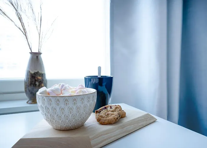 Charming Vintage In Center *